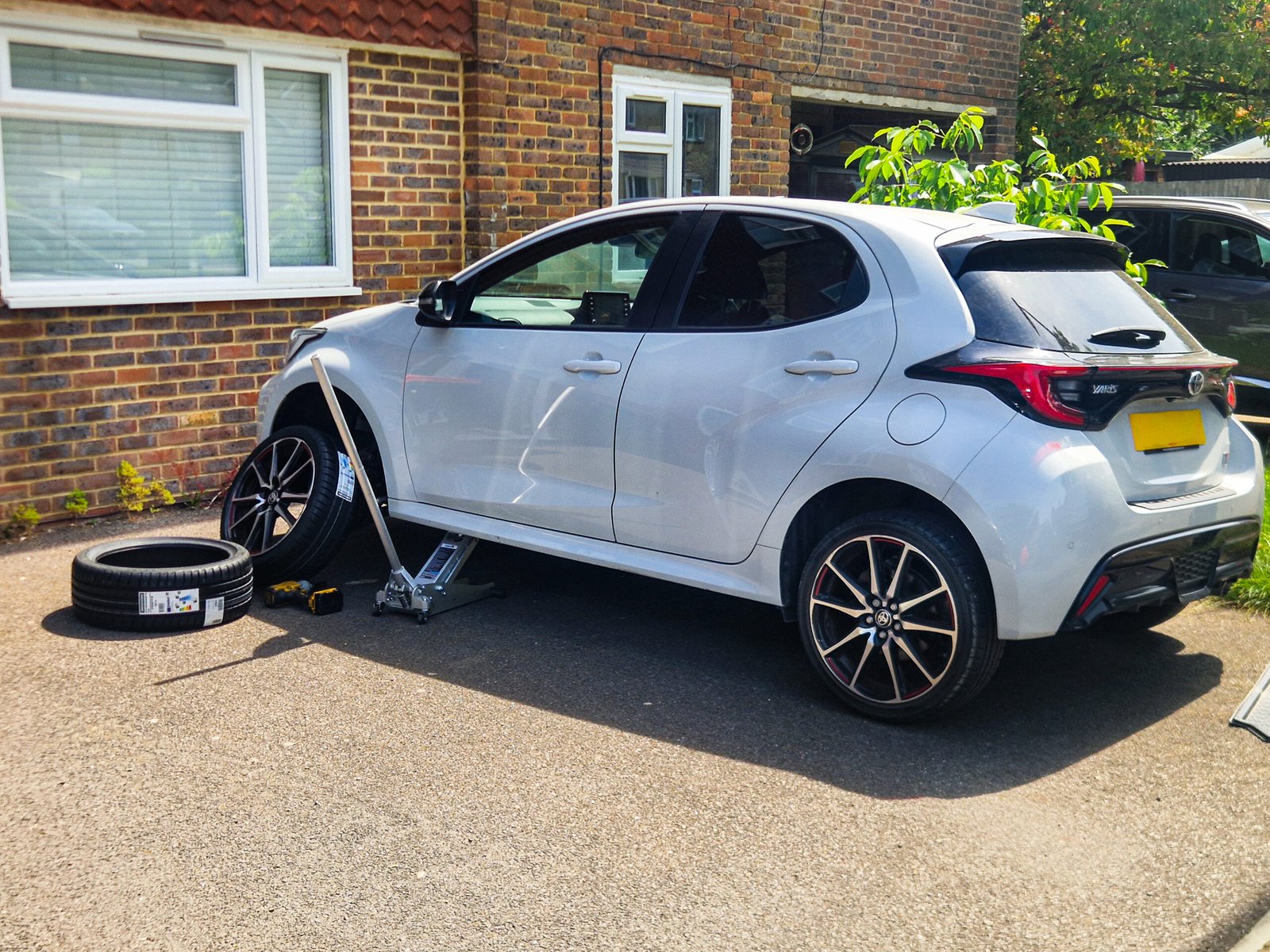 Mobile Tyre Fitting VS Garage