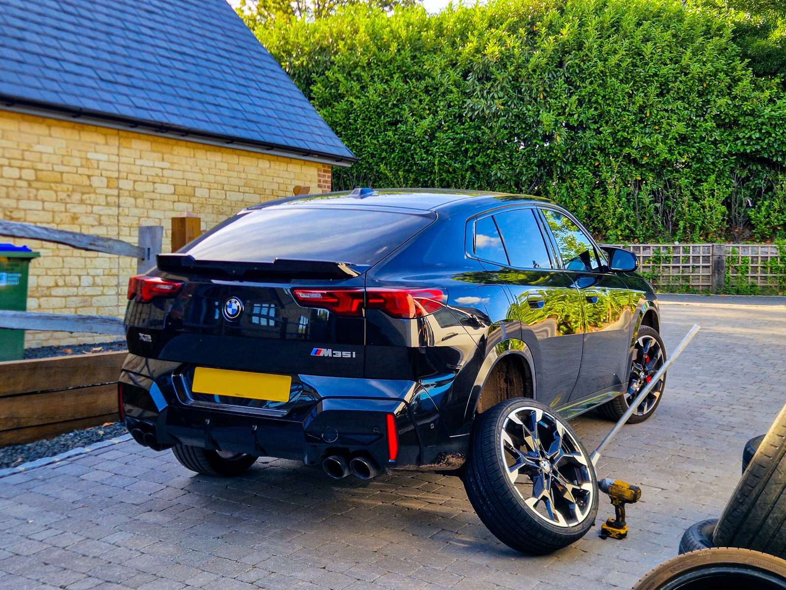 Roadside Assistance When a Tyre Stops You